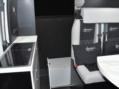 OBYTNÉ VOZY A VESTAVBY DCC - Devil's Custom Camper